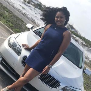 Meet your Posher, Mia